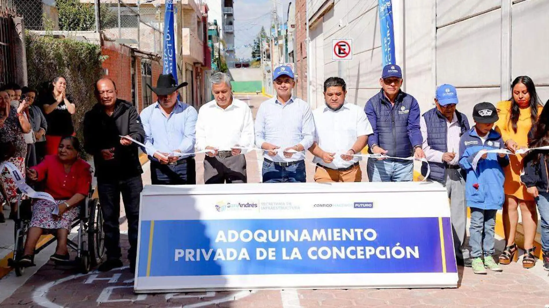 el Ayuntamiento de San Andrés Cholula, a través de la Secretaría de Infraestructura, entregó el adoquinamiento de la Calle la Concepción